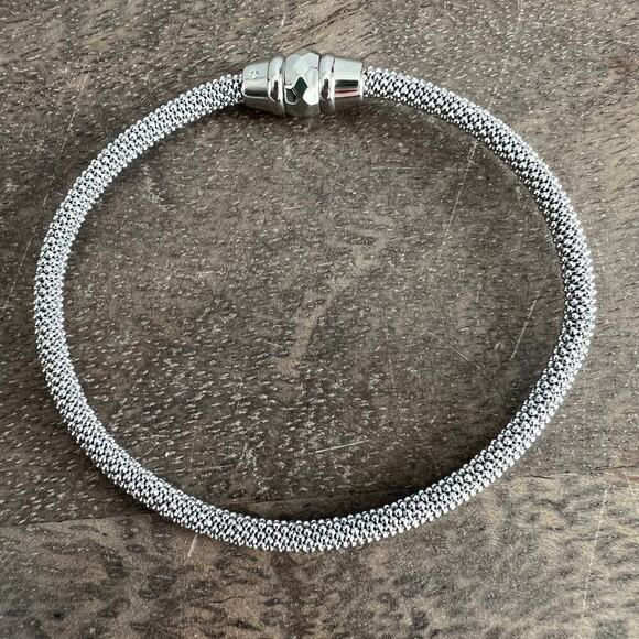 Textured silver tone magnetic clasp metallic simple yet elegant bracelet - Picture 1 of 5